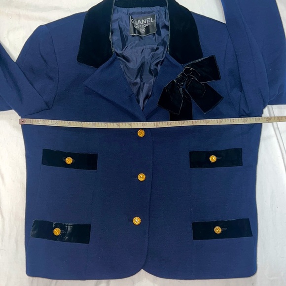 CHANEL Vintage 1980’s Matching Navy Blue Suit and Skirt Set with Black Velvet 40 - Picture 10 of 16